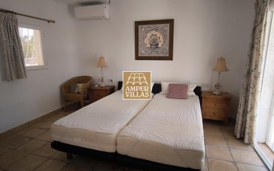 Красивая и просторная средиземноморская вилла с большими террасами.